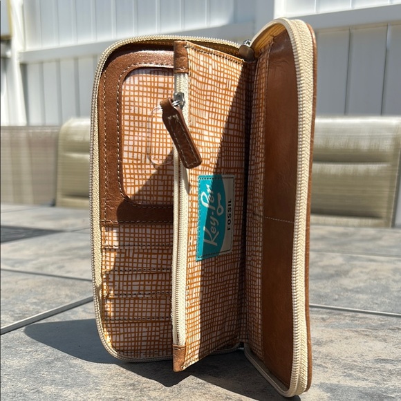 Fossil Blue and Red Wallets with Geometric Design KeyPer collection - Picture 5 of 11